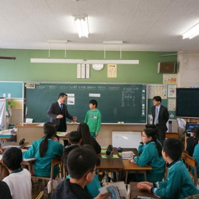 小川小学校で租税教室