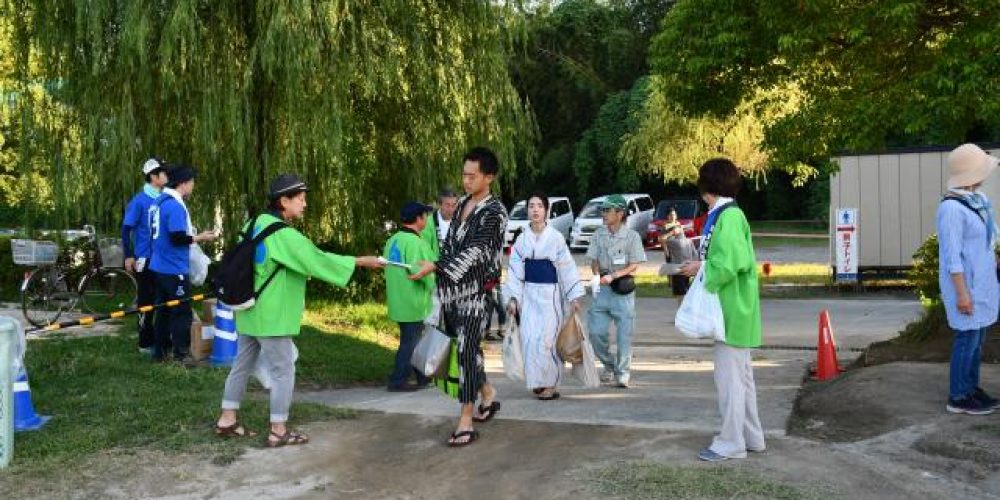 東松山花火大会会場で法人会PR活動